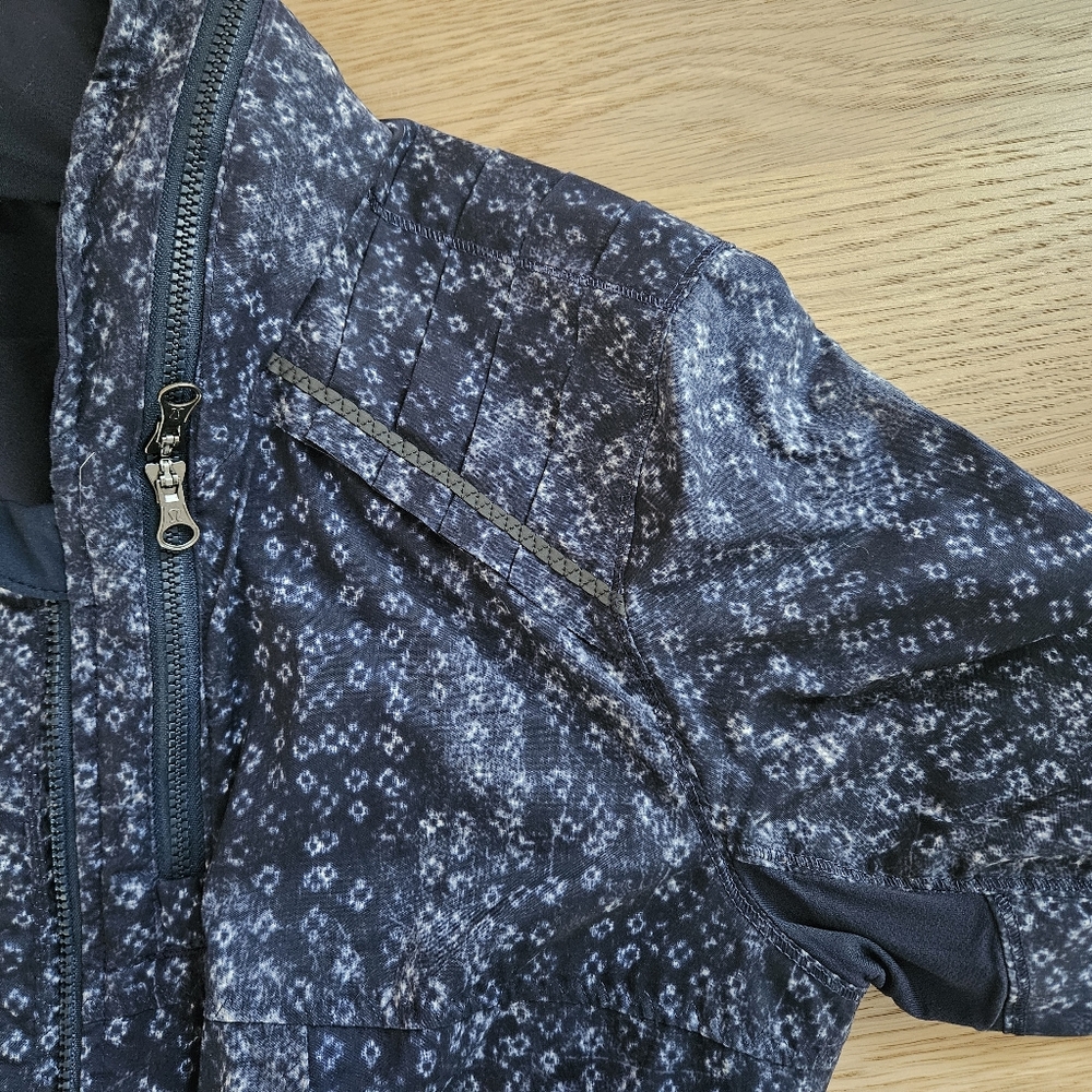 Lululemon Spring Forward Jacket Women 8 Kanoko Twist Inkwell Ghost Navy Hooded - Picture 7 of 12